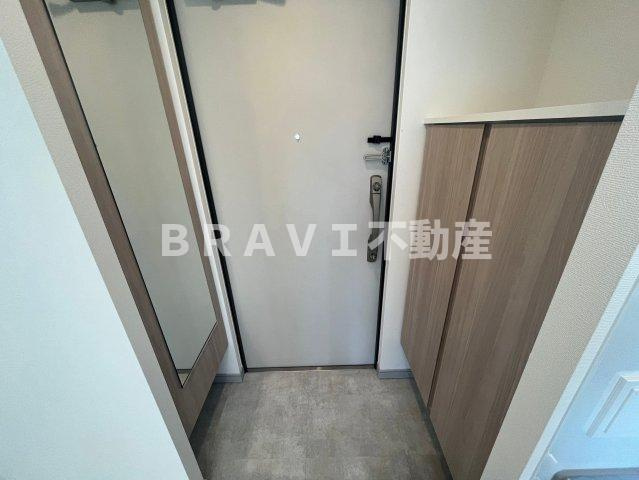 ワールドアイ大阪城EASTアドバンスの玄関|明るい玄関です