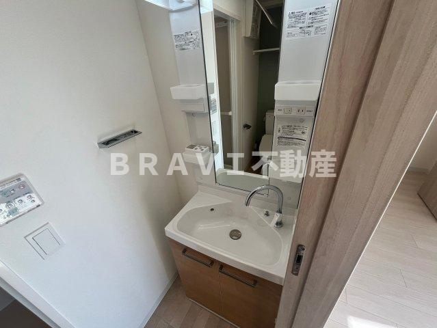 ワールドアイ大阪城EASTアドバンスの洗面所|脱衣スペースもあります