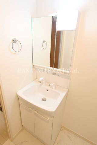 リブ三軒茶屋の独立洗面台