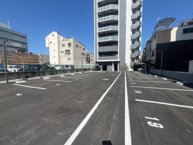 ワールドアイ大阪城EASTアドバンスの駐車場