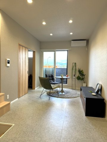 ＡＡＢｏｘ吉成　鳥取市吉成南町２丁目アパートの居間・リビング|２０２号室