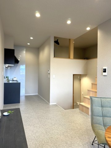 ＡＡＢｏｘ吉成　鳥取市吉成南町２丁目アパートの居間・リビング|２０２号室