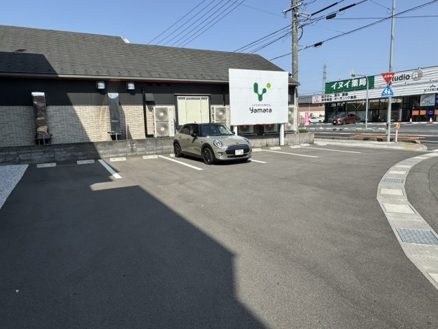 ＡＡＢｏｘ吉成　鳥取市吉成南町２丁目アパートの駐車場