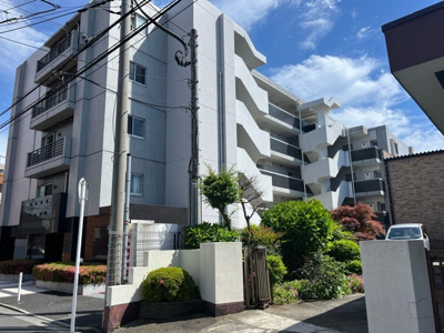 【現況写真】 | シャルムコート相模原 | 眺望の良さを楽しめるダイニングキッチンで家族団らんの時間を過ごしてはいかがでしょうか。バルコニーから見える景色を家族で眺める時間は、時間が経つのを忘れてしまいそうですね。是非、現地を見に行きましょう！