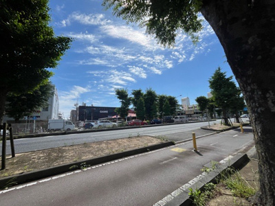 【展望】 | シャルムコート相模原 | 眺望の良さを楽しめるダイニングキッチンで家族団らんの時間を過ごしてはいかがでしょうか。バルコニーから見える景色を家族で眺める時間は、時間が経つのを忘れてしまいそうですね。是非、現地を見に行きましょう！