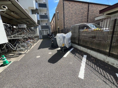 【駐輪場】 | シャルムコート相模原 | マンションの駐輪場は、事前に空きがあるか確認を取ると安心です。せっかく入居したのに駐輪スペースがない！なんてことになったら大変ですよね。そこで、内見時や購入前にはまず事前に確認しておくと良いでしょう。