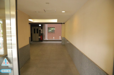 【その他共用部分】 | ドゥーブルリッチ町田 | 共用部分は、一棟の建物に住む区分所有者全員が共同で所有するとし、共用部分の管理、補修などは、区分所有者で形成される管理組合が行います。個人の判断で勝手に変更することはできませんので覚えておきましょう。