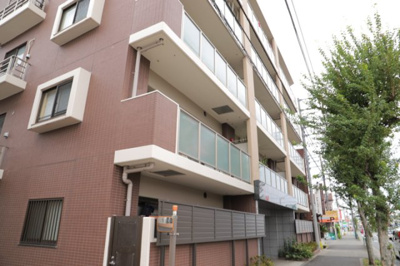 【構造・工法・仕様】 | ドゥーブルリッチ町田 | ＲＣ造、Reinforced Concreteは直訳すると補強されたコンクリートです。主に柱や梁・床・壁が鉄筋とコンクリートで構成おり、鉄筋を組んだ型枠にコンクリートを流し込んで固めたものを指します。