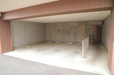 【駐輪場】 | ドゥーブルリッチ町田 | マンションの駐輪場は、事前に空きがあるか確認を取ると安心です。せっかく入居したのに駐輪スペースがない！なんてことになったら大変ですよね。そこで、内見時や購入前にはまず事前に確認しておくと良いでしょう。