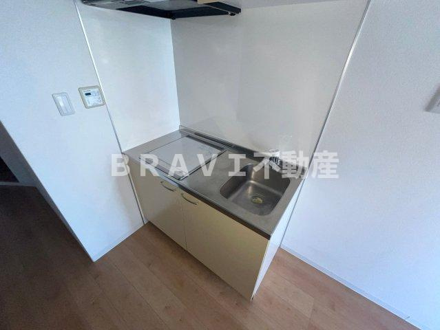 アウラ新深江のキッチン|コンパクトなキッチンで掃除もラクラク