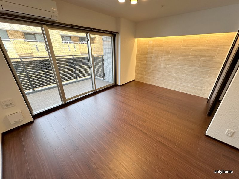 レオングラン本町橋　仲介手数料無料の居間・リビング