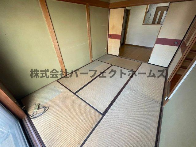 伊加賀寿町戸建　賃貸の和室|きれいな和室です