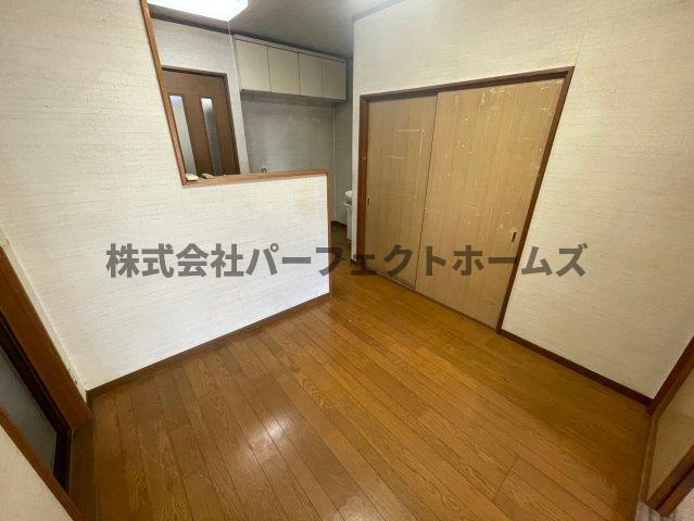 伊加賀寿町戸建　賃貸の居間・リビング|使いやすいリビングです