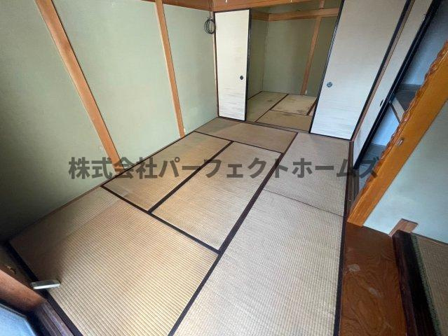 伊加賀寿町戸建　賃貸の和室|畳の上でゆっくりとくつろげる和室です