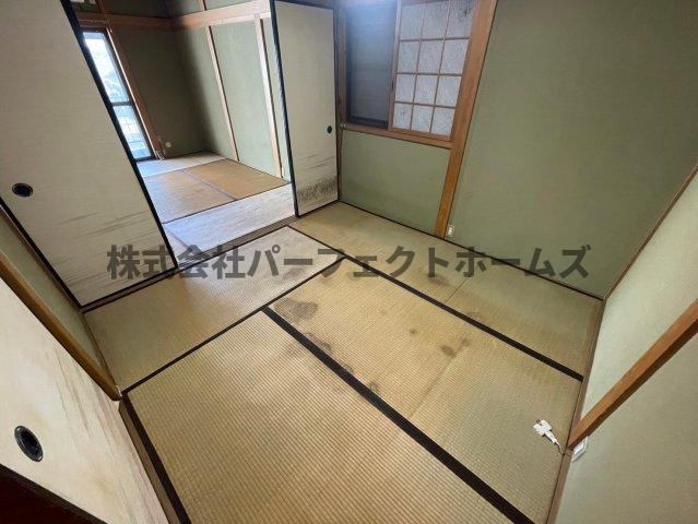 伊加賀寿町戸建　賃貸の和室|畳の上でゆっくりとくつろげる和室です