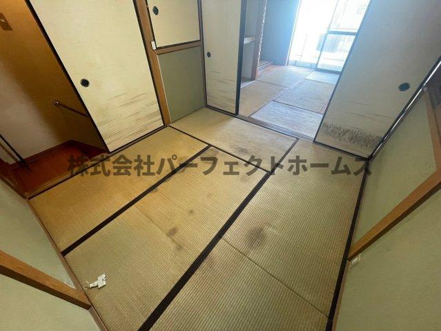 伊加賀寿町戸建　賃貸の和室|和室ならではの温かな和の空間で寛ぎの時間を過ごせます