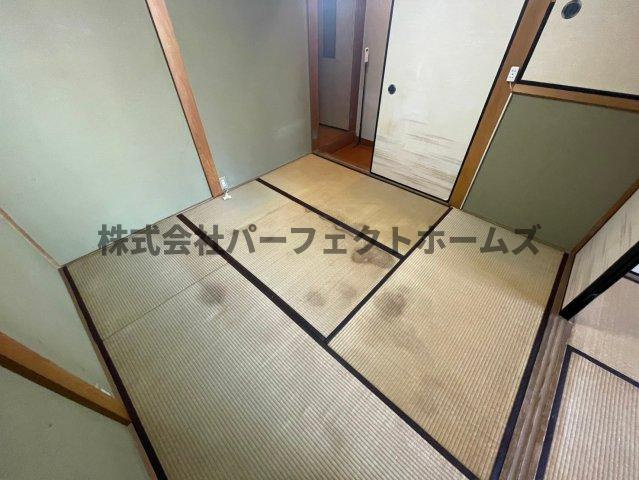 伊加賀寿町戸建　賃貸の和室|和室があれば、来客や子供用のスペースとして活躍します