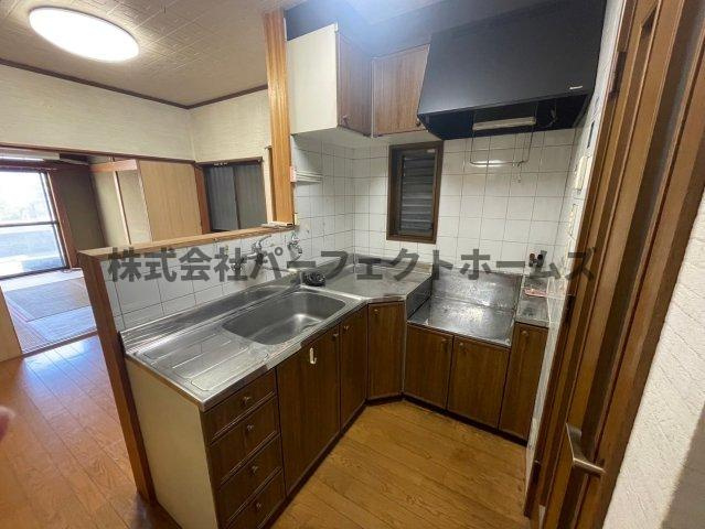 伊加賀寿町戸建　賃貸のキッチン|お料理しやすいキッチンです