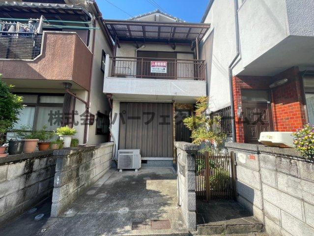 伊加賀寿町戸建　賃貸の駐車場|カースペースがあります