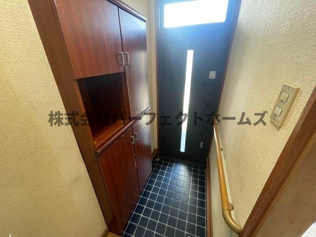 伊加賀寿町戸建　賃貸の玄関|ゆったりとした玄関です