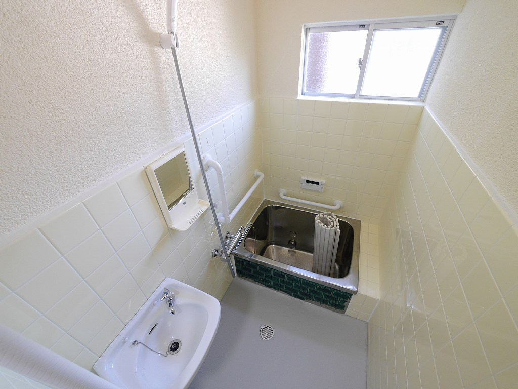 西山町4丁目戸建の浴室