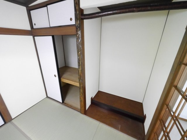 西山町4丁目戸建の収納