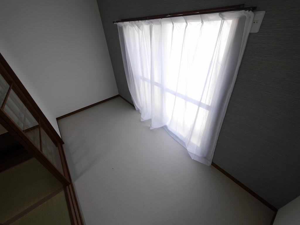 西山町4丁目戸建の洋室