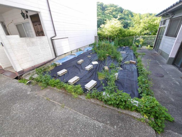 西山町4丁目戸建の庭|駐車スペースとしても利用可（現地要確認）