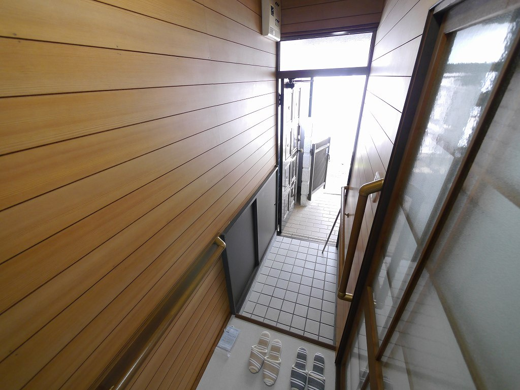 西山町4丁目戸建の玄関
