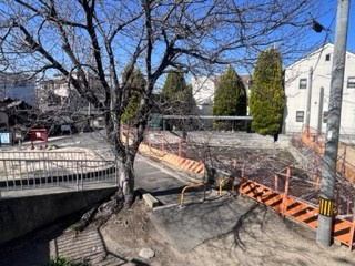 売土地　大東市三箇1丁目（建築条件無し更地）の前面道路含む現地写真