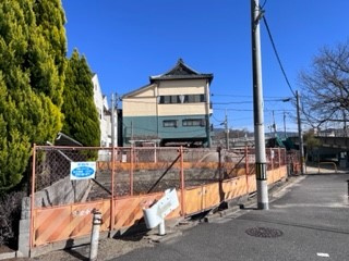 売土地　大東市三箇1丁目（建築条件無し更地）の前面道路含む現地写真