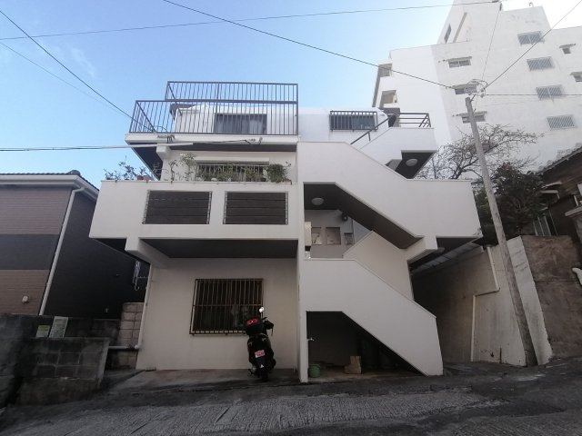サンハイツ里の外観