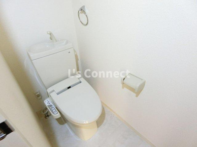 【トイレ】 | セロー明通館 | 温水洗浄便座付きのトイレ。