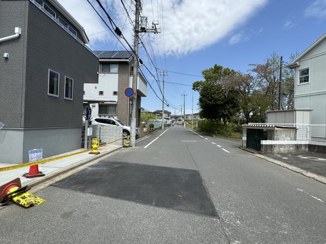 我孫子市柴崎台３丁目新築戸建【我孫子第三小学校：4分】の前面道路含む現地写真|南側前面道路・幅員8ｍ