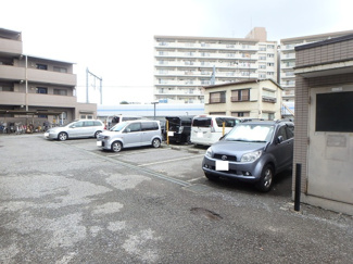 ★敷地内駐車場★（空き状況・使用料等詳細はご確認下さい）