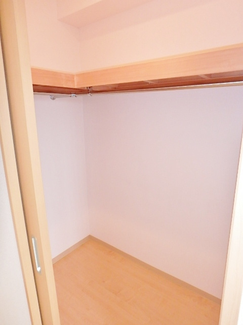 荷物が多くても安心なウォークインクローゼット