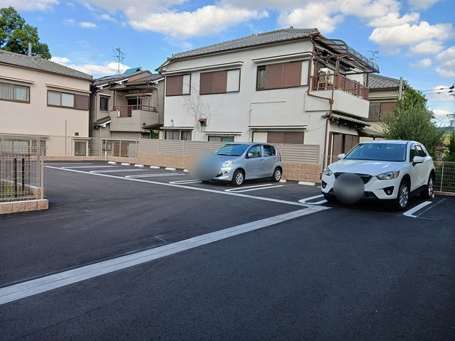プログレス　コートの駐車場
