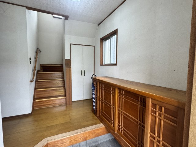 熊取町山の手台2丁目　中古戸建の玄関