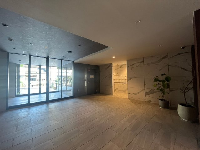 都島高倉町Noahのロビー|落ち着いたロビーです