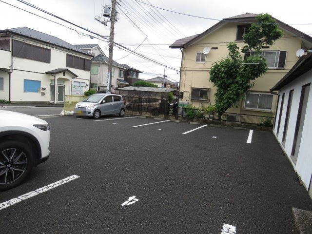 光ハイツの駐車場