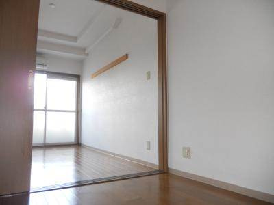 グランドパルティールⅢの居間・リビング