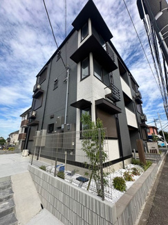 【外観】 | 2024年7月完成の新築3階建てアパート♪1フロア2住戸で快適に過ごせます☆ブルーライン「中川」駅徒歩8分！通勤通学、お買い物やお出かけにもGood☆