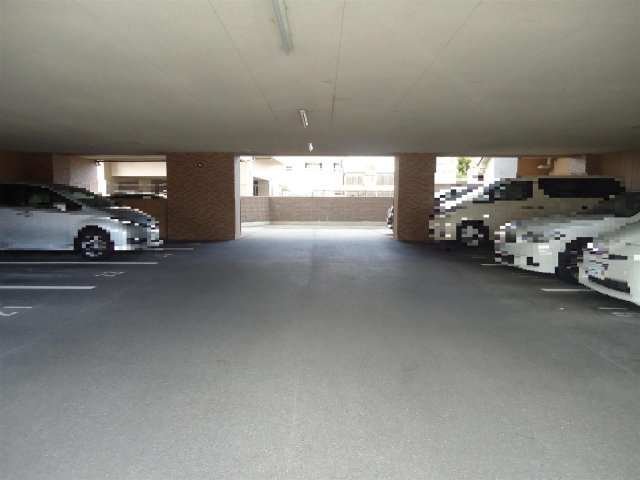 キャッスルコート東雲の駐車場