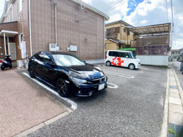 ピュールエタンⅡの駐車場