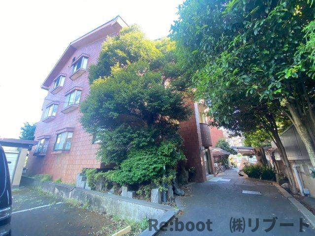 エクセレント丸太のエントランス