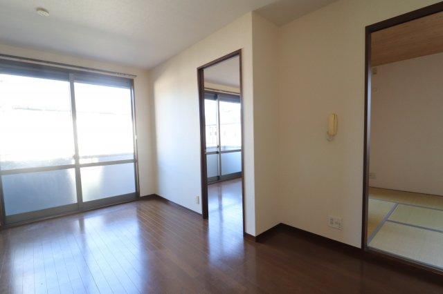 ラクシュミー鳥飼の洋室