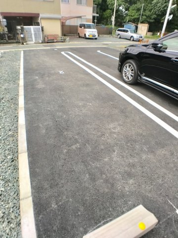 グレースシャインの駐車場