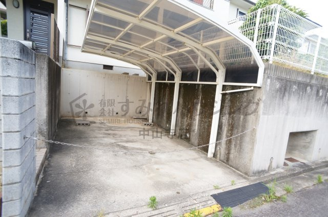 中山台戸建Ⅰの駐車場