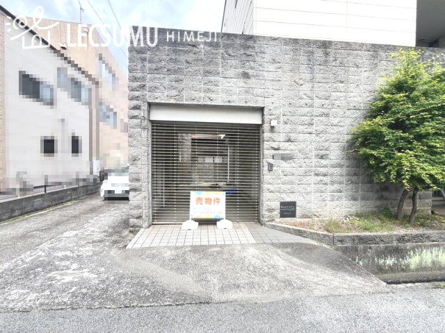 姫路市飾磨区構5丁目／中古戸建の駐車場