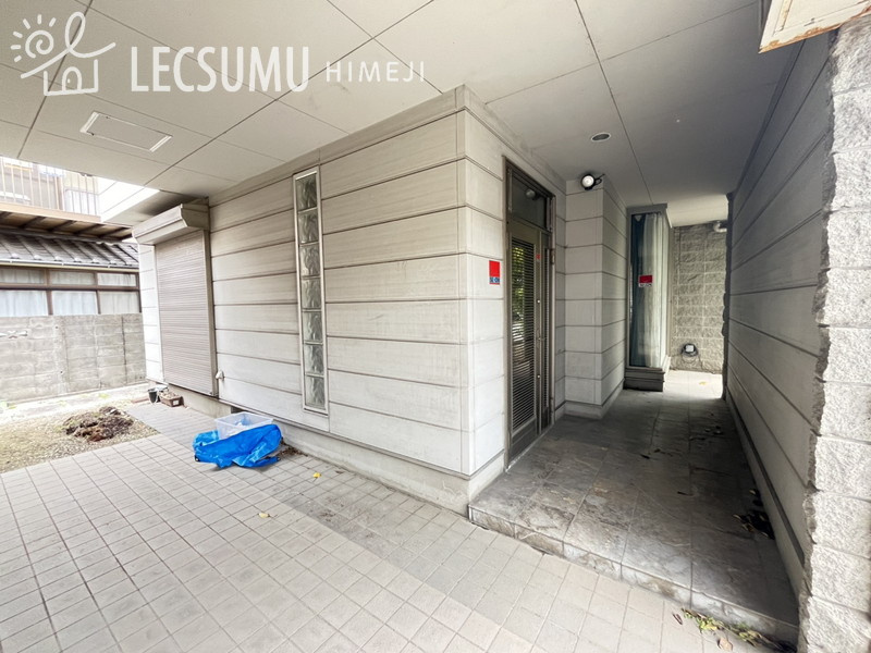 姫路市飾磨区構5丁目／中古戸建のエントランス